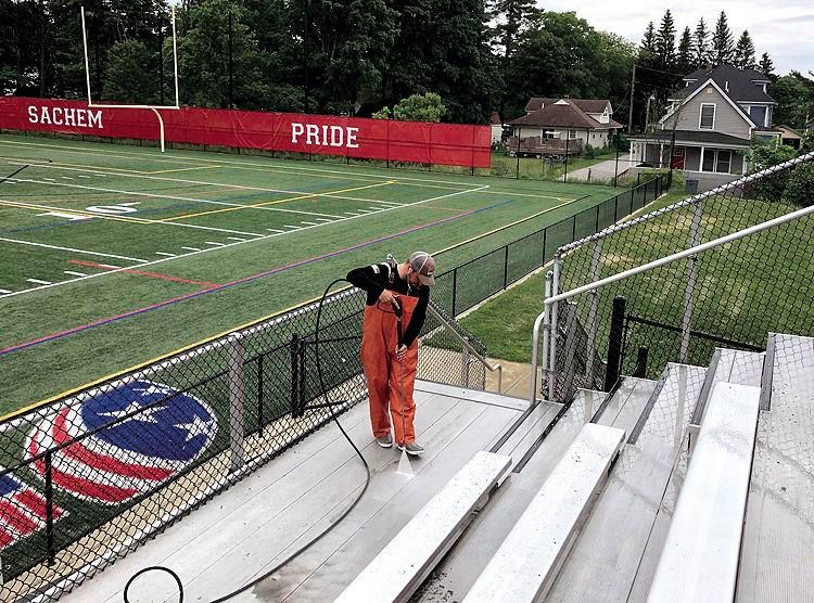 LHS graduation aims to provide seniors, parents with a glimpse of normalcy buff.ly/37h02vM