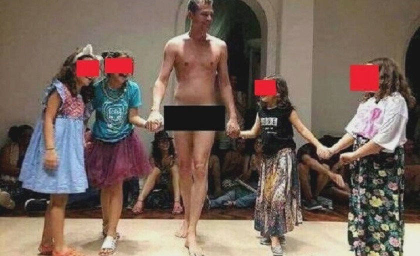 ArthurWeint's tweet photo. São dois grupos de pessoas hoje no Brasil. Aqueles que acham essa imagem arte, e aqueles que se revoltam muito com isso tudo. Se você acha arte, certamente aprovou também a marcha "pró democracia" dos camisas pretas. Um lado nunca convencerá o outro a aceitar suas ideias. https://t.co/lpSW1acK6c