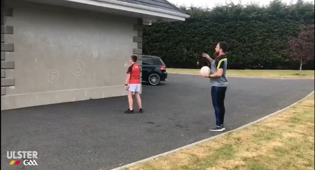 michaelafound's tweet photo. 🏐FÁILTE ELEMENT DAY!🏐

CALLING ALL OUR GAA FANS! 

Exercise can have a profound impact on both our physical and mental health.

Check out this fantastic video from our friends over at @UlsterGAA : https://t.co/hUqS6s5rcg

Give it a go! Bain sult!🌹

#IsolationActivities https://t.co/KGz03fQyOt