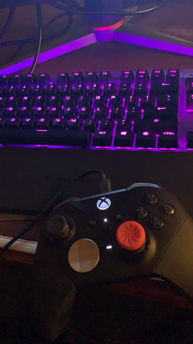 XdBanjo's tweet photo. @FleaYT We got that xbox elite v2 https://t.co/Pg0FaN7Cj6