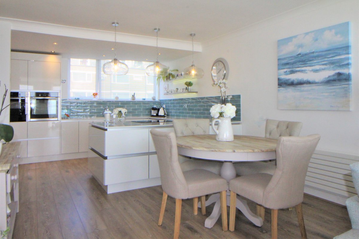 Make a Splash at This Waterside Home 💙
.
A sensational opportunity has arisen to acquire the most beautifully refurbished townhouse that forms part of the well renowned Hilbre Court
.
📸 To See Further Images and Details Search for ‘South Parade‘ on our Website (Link in Bio)