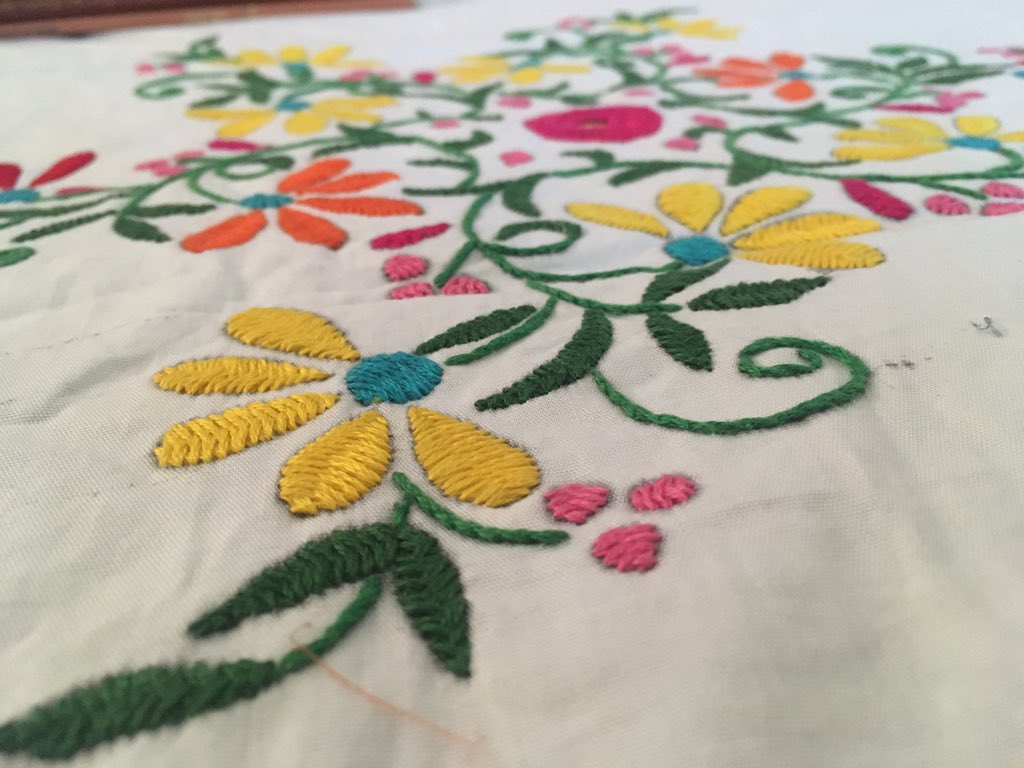 Sarikashreshth's tweet photo. Hand embroidery done by me. #nature #flowers #happiness #handmade #beautiful #colour #lockdownmemory #lovecrafts #stayhome  #staysafe https://t.co/3vH6ERMW2p