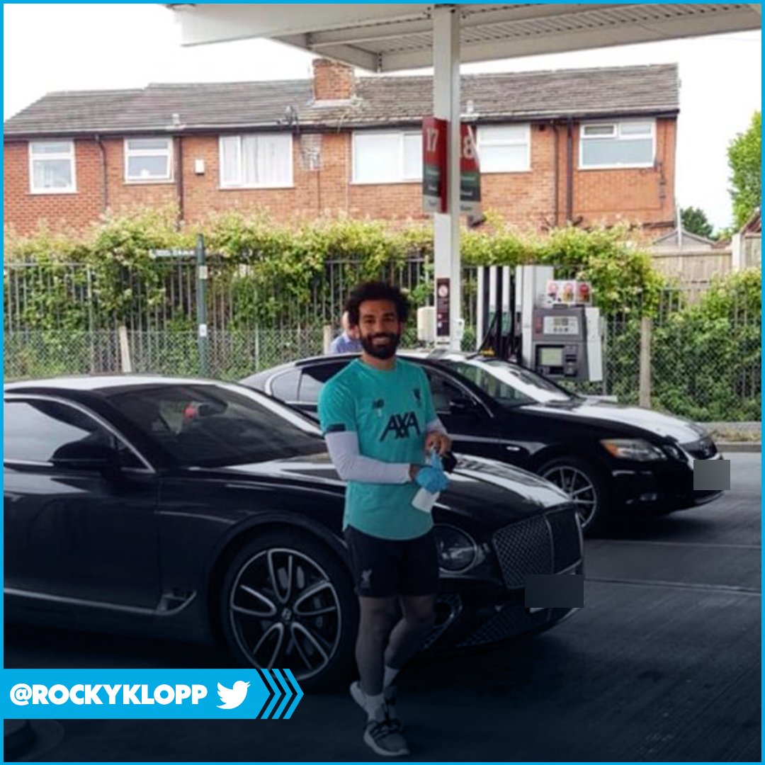 primevideosport's tweet image. Just @MoSalah, rocking up at his local @sainsburys and paying for everyone&apos;s petrol 😂👏