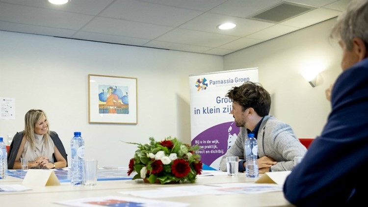 Hoera! Koningin Máxima bracht gisteren een werkbezoek aan Parnassia waar @DvdBergNL haar alles heeft verteld over ons Redesigning Psychiatry project. De Koningin was met name geïnteresseerd in het vergroten van de mentale veerkracht van de Nederlandse samenleving en burgers.