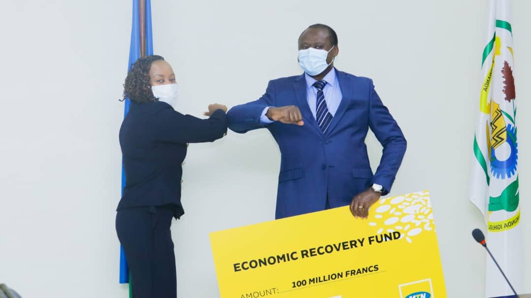 mkngambi's tweet photo. 1/4: Pleasure seeing you Hon Minister @undagijimana!

@MTNRwanda stands with #Rwanda as we embark on the journey of economic recovery. We, today announced a Rwf100m contribution into the Econ Recovery Fund + other SME support initiatives. 👇

#ERF @RwandaFinance #GoodTogether https://t.co/XIVyWD7d2t