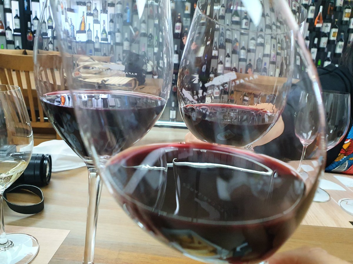 trinuka7's tweet photo. Empezamos en @bodegasVolver #complices#amigas#winelovers @bhagusti @MaribelBaezaLo1 https://t.co/3xclAYNruR