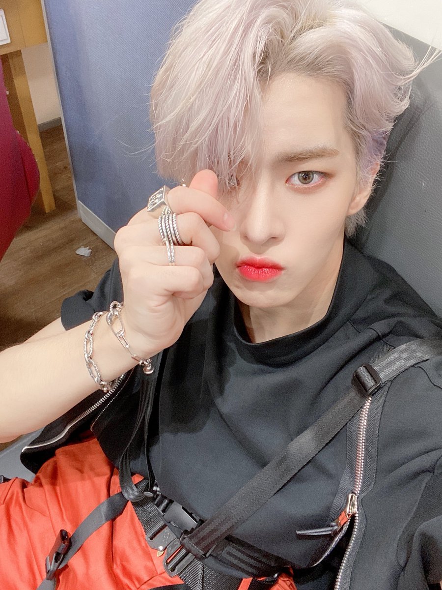 NewWorld_VICTON's tweet photo. [#수빈]
To. 오늘도 고마운 앨리스 https://t.co/9Dg9fETydI