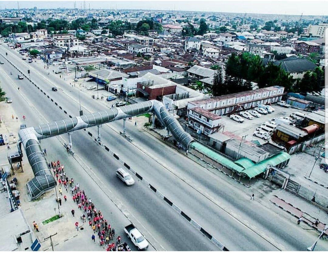 mimilicious_o's tweet photo. Can you guess where this pedestrian bridge is located in portharcourt? https://t.co/hMnDxMVfh0