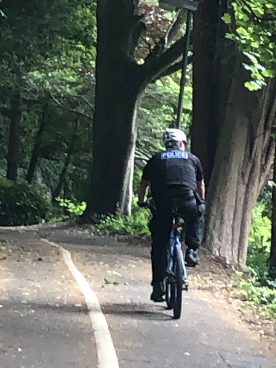 frogbmth's tweet image. On the no cycling footpath in Bournemouth Gardens just now @dorsetpolice #Police