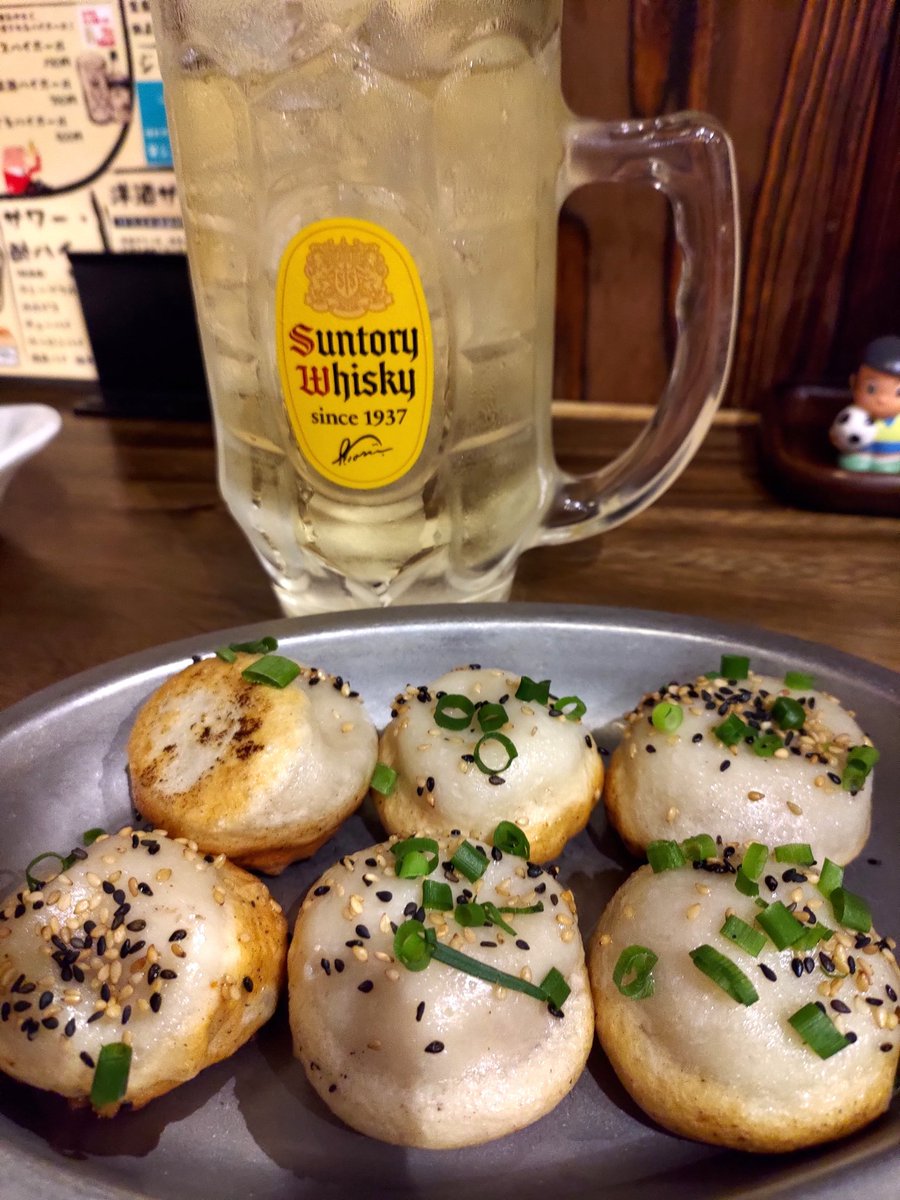 モルダウ捜査官 秋葉原 焼き小龍包ハイボール酒場ドラミ さんでサク飲み 名物の焼小籠包はパリパリの皮に肉汁たっぷりのスープが詰まって絶品でした その他のメニューもボリューム満点 お腹いっぱい堪能させていただきました 焼小籠包 麻婆豆腐