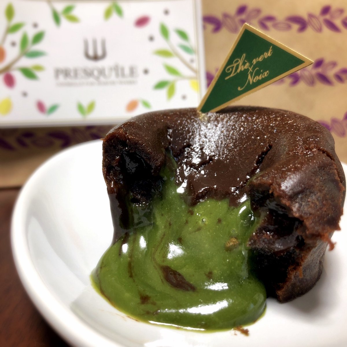 一日 一お抹茶 毎日お抹茶スイーツ情報 Presquile Chocolaterie プレスキルショコラトリー フォンダン オ ショコラ 抹茶 くるみ 税込432円 吉祥寺駅から徒歩8分程度のところにあるショコラの専門店 カカオとお抹茶の香りが凝縮され 非常に濃厚な 一日 一お抹茶 毎日お抹茶スイーツ情報 Presquile Chocolaterie プレスキルショコラトリー フォンダン オ ショコラ 抹茶 くるみ 税込432円 吉祥寺駅から徒歩8分程度のところにあるショコラの専門店 カカオとお抹茶の香りが凝縮され 非常に濃厚な