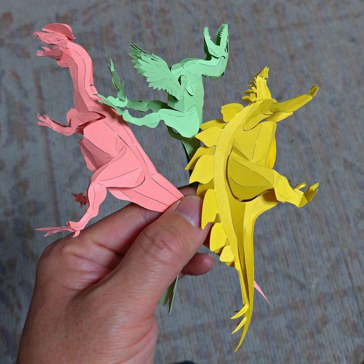 Petbottle Saurus V Twitter 紙の恐竜 ダイソーの模造紙 継ぎ接ぎなしの一枚紙