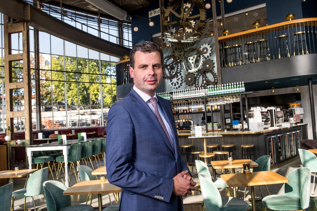 De stelling die Wethouder Berend de Vries als spreker inbrengt is: 
"Voor iedere sector/ondernemer is er maatwerk nodig als het gaat om personeelsoplossingen korte en lange termijn".

Meld je aan voor de online Haringparty op 18 juni via: top013.nl/u_event/haring…