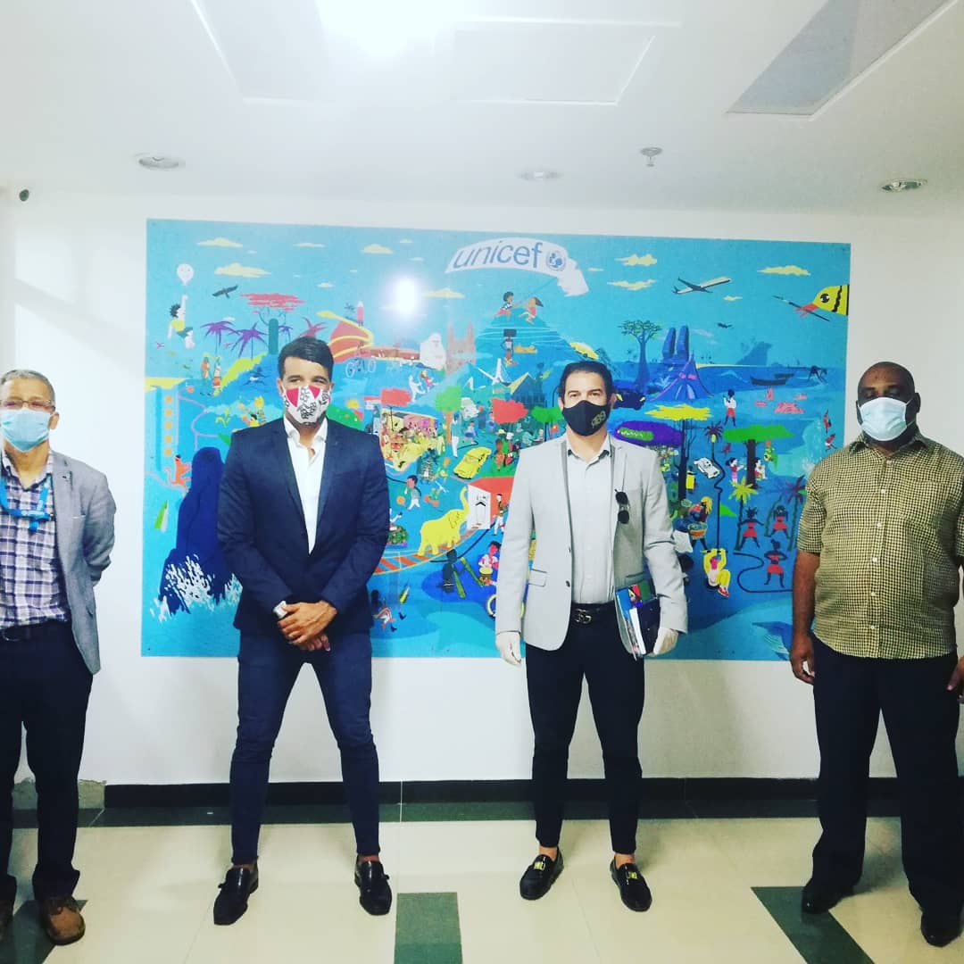 Hoy nos hemos reunido con el ex futbolista y antiguo capitán del Nzalang Nacional, @rodolfo_bodipo  para explorar las diferentes áreas de colaboración en temas sociales. También hemos evaluado la posibilidad de que pueda ser Embajador de Buena Voluntad de <a href="/UNICEFGuineaEcu/">UNICEF Guinea Ecuatorial</a>.