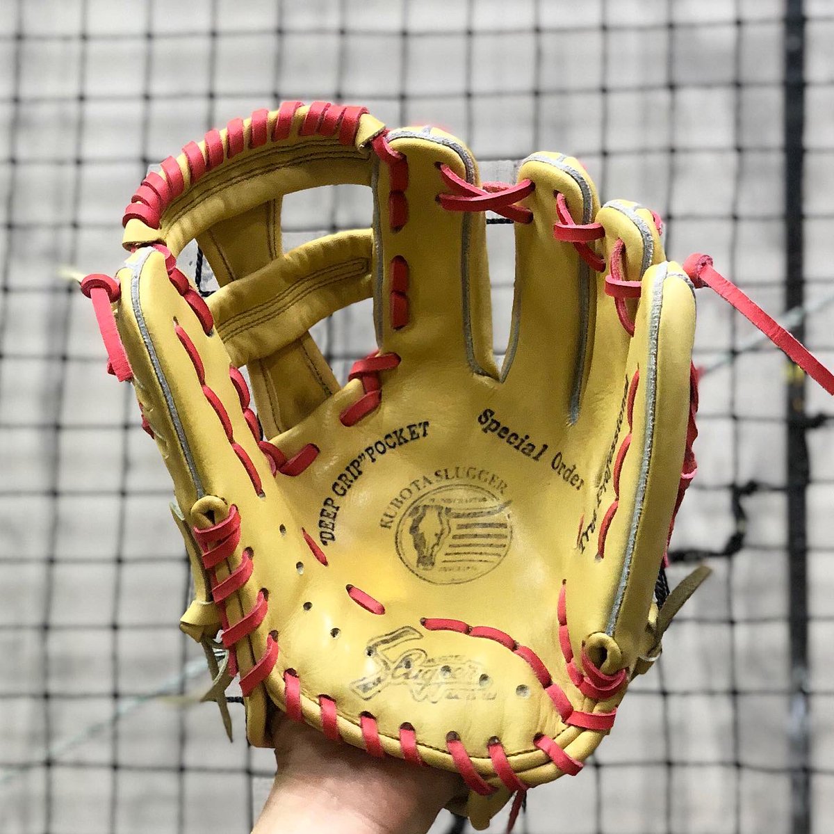 standinnagasaki's tweet photo. 限定硬式グラブ🌟
トレンチカラー24MS✨
入荷後即完売致しました🙇‍♂️
.
#ベースボールパークスタンドイン #STANDIN長崎店 #久保田スラッガー #トレンチ #高校野球対応 #ピンクレースは高校野球不可 https://t.co/HThFt3rJIf