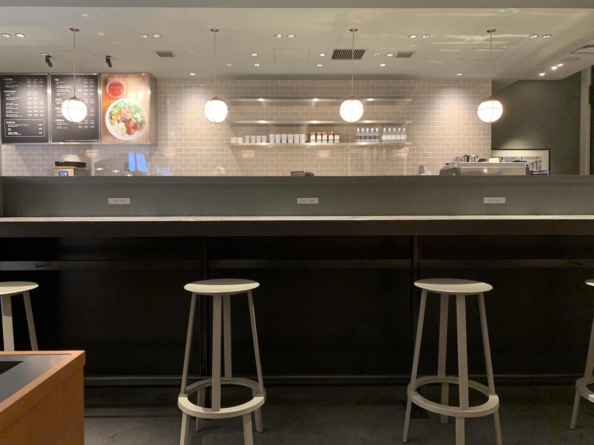 作業はかどるカフェ ディーン アンド デルーカ カフェ日本橋高島屋s C 店は 仕事帰りに寄るのがオススメ 席数もあり コンセント席も豊富 作業にもってこいプレイス T Co Az1pcjmdl4 Twitter