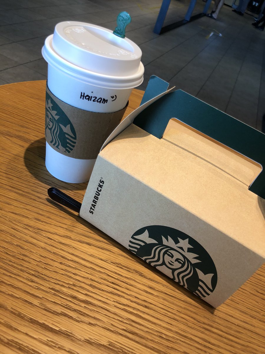 EjumpHzm's tweet photo. Thank you @StarbucksMY for my birthday cake 🥰 https://t.co/5cOV36xl3p