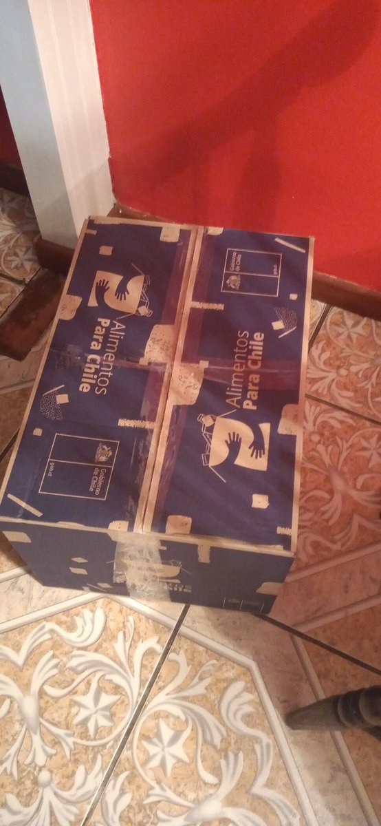 Acabo de recibir la caja del gobierno. Soy de un sector vulnerable (Puente Alto Poniente), pero por nuestros ingresos no deberíamos recibirla. Es mi idea o el gobierno está entregando las cajas al azar, sin el Registro Social de Hogares? Esto es grave! <a href="/siliconvalle/">Siliconvalle</a>