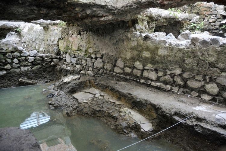 mexdesconocido's tweet photo. ¡Muy triste! El temazcal más antiguo, encontrado en La Merced, será sepultado por una inmobiliaria y quedará en olvido.  https://t.co/MDMvbxZPVU https://t.co/REZHxiBmhC