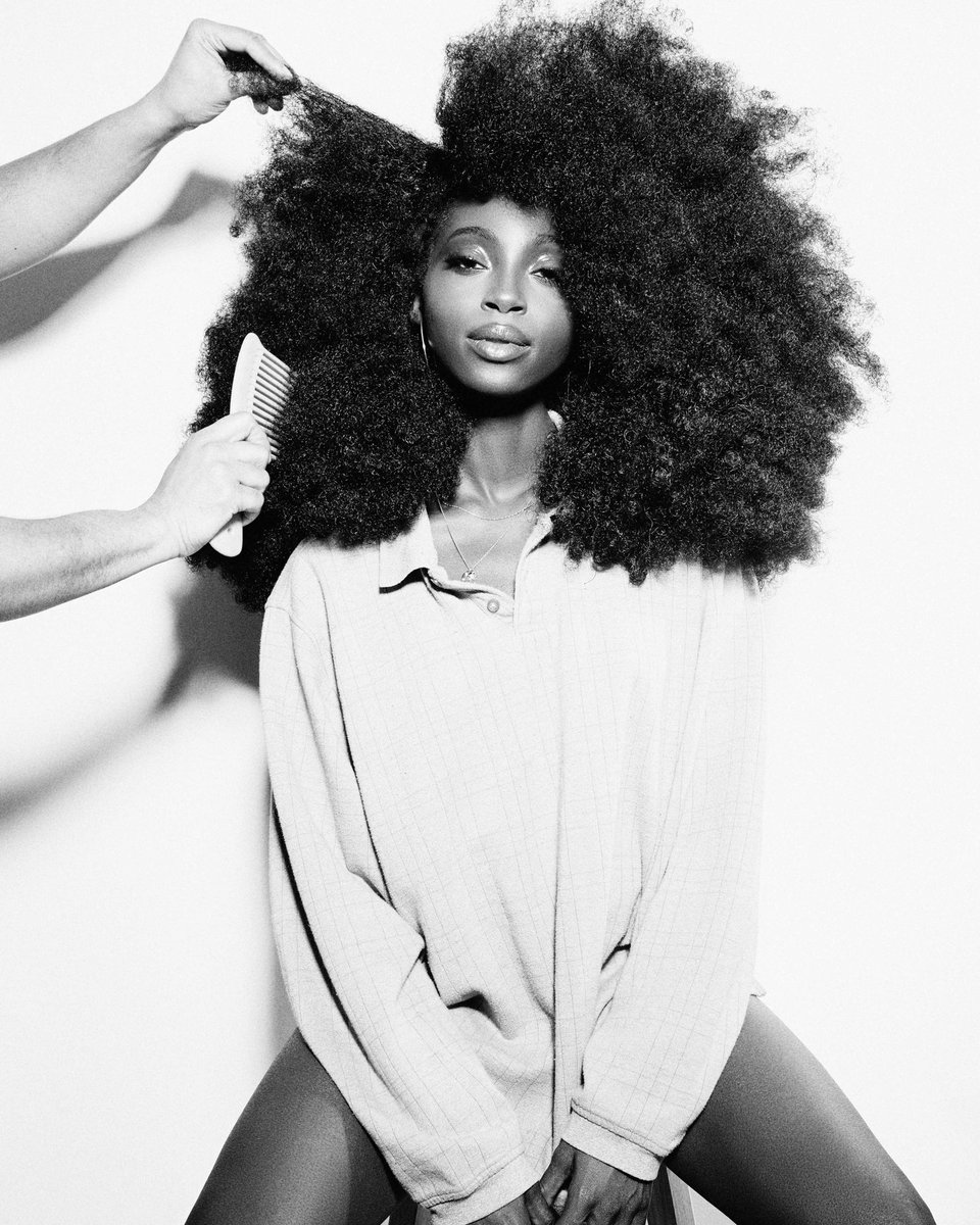 shokunbihali's tweet photo. Don’t touch my hair. https://t.co/PBTQiYW8Ld