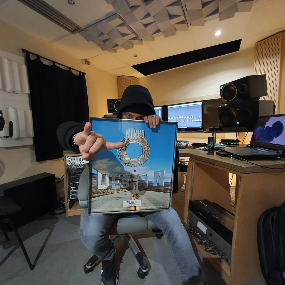BillboardFr's tweet photo. 📸 Hood Star, Noxious, SNK... Les compositeurs derrière le succès de « Destin » de Ninho !

Au total, l'album s'est écoulé à 452.756 exemplaires fusionnés depuis sa sortie (via @snep) 🔥 https://t.co/UPRLyLun7B