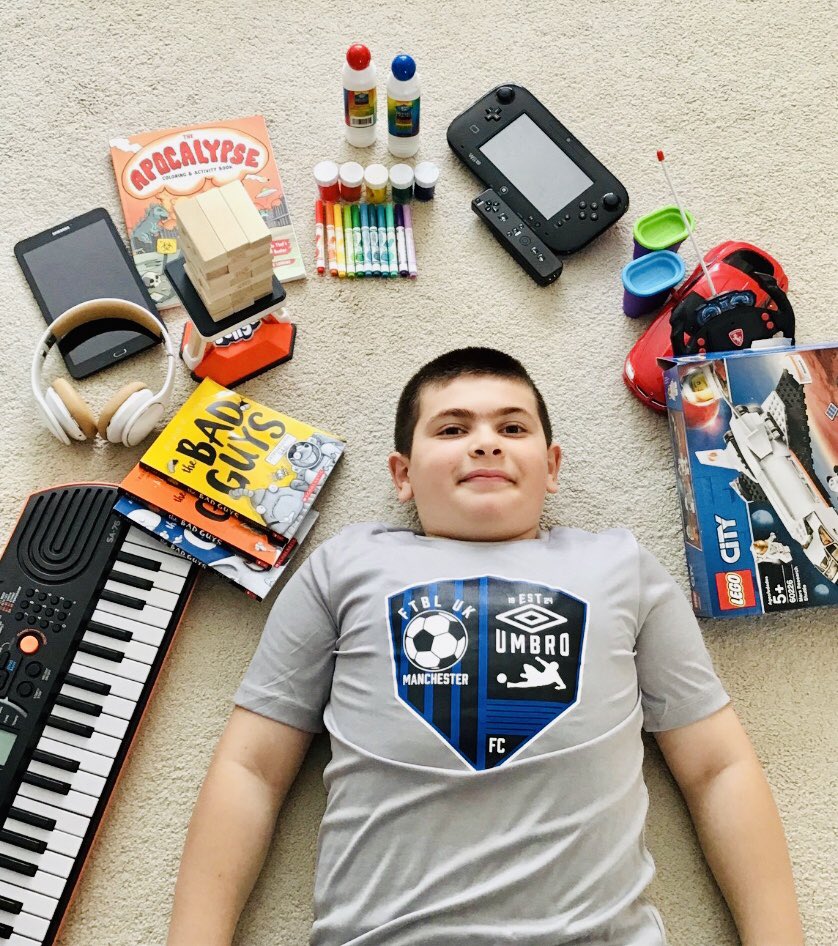 costafam00's tweet photo. Some more #virtualportraits grade 3 style! Love how #books #music and #sports gets these boys going each day. Inspired by @LibbyBeaty https://t.co/3hISFf13NA