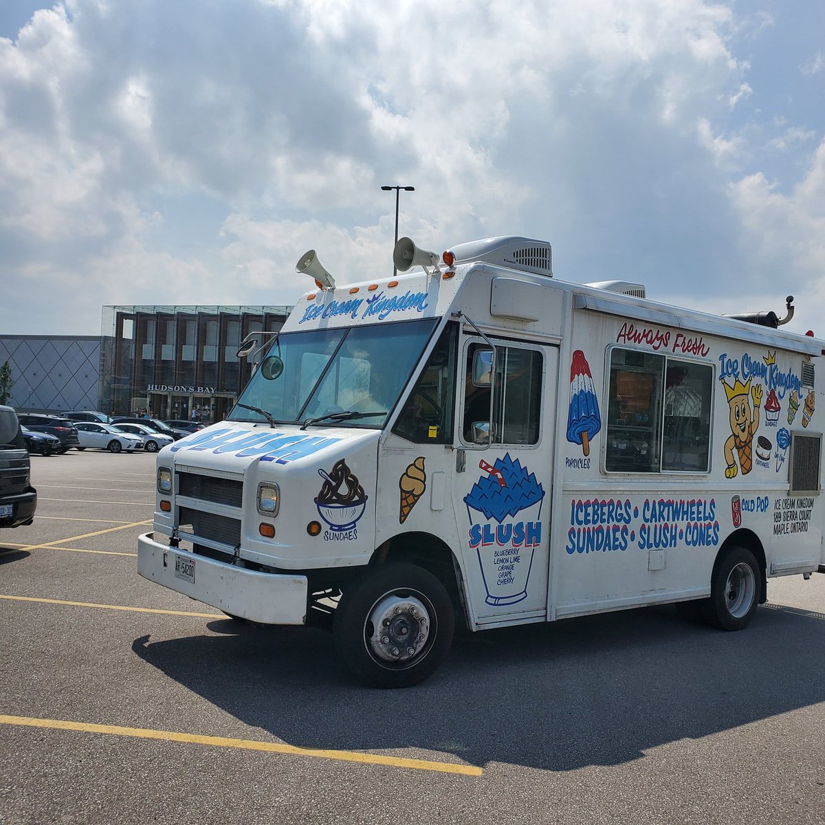 HomeInsteadRHV's tweet photo. Tom, VP of Operations (aka Official Ice Cream tester), is ensuring everything is in order and we are ready to go! Let's go thank our York #FrontLineHeroes #Vaughan #Richmondhill #Thornhill #icecream 🍦 https://t.co/JG5OCcGnFz