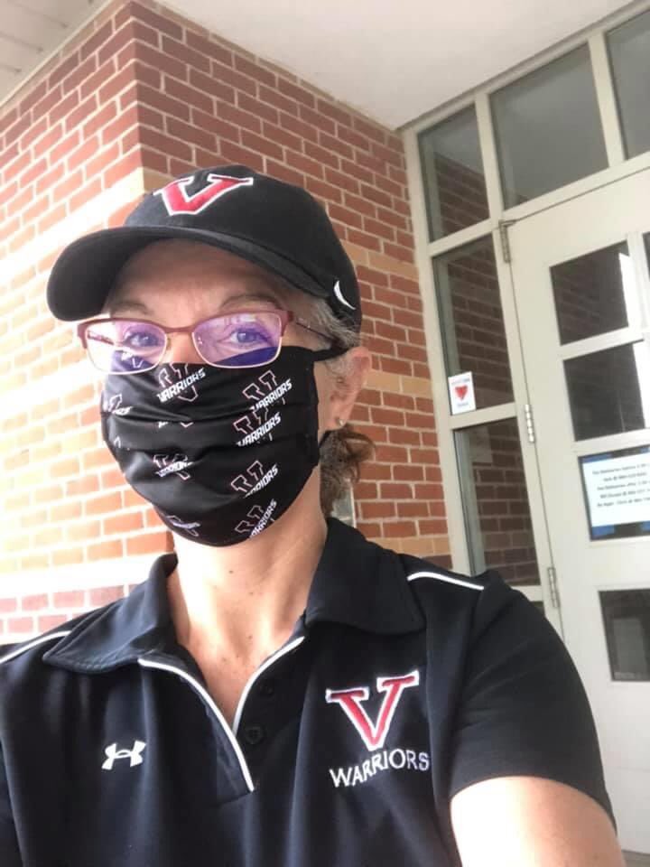 VernaODonnell's tweet photo. A HUGE shoutout to @bidamom3 and the office staff for keeping everything thing on the hill going so smoothly!!! So grateful to all of you โค๏ธ #CelebrateVRHSClassof2020 #returnyourbooks #onestepclosertograduation https://t.co/7Z4XisXEaC