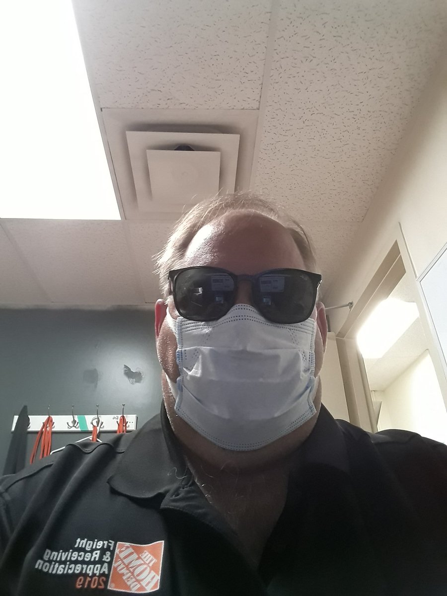 Just got my new #raybans in the mail courtesy of #homedepot😁😁. My last homer award from @ChanteDiggs made me a platinum. Best boss ever!! <a href="/2581Home/">Home Depot 2581</a> <a href="/EmgeJim/">Jim Emge</a> <a href="/PaulDeveno/">Paul Deveno</a>