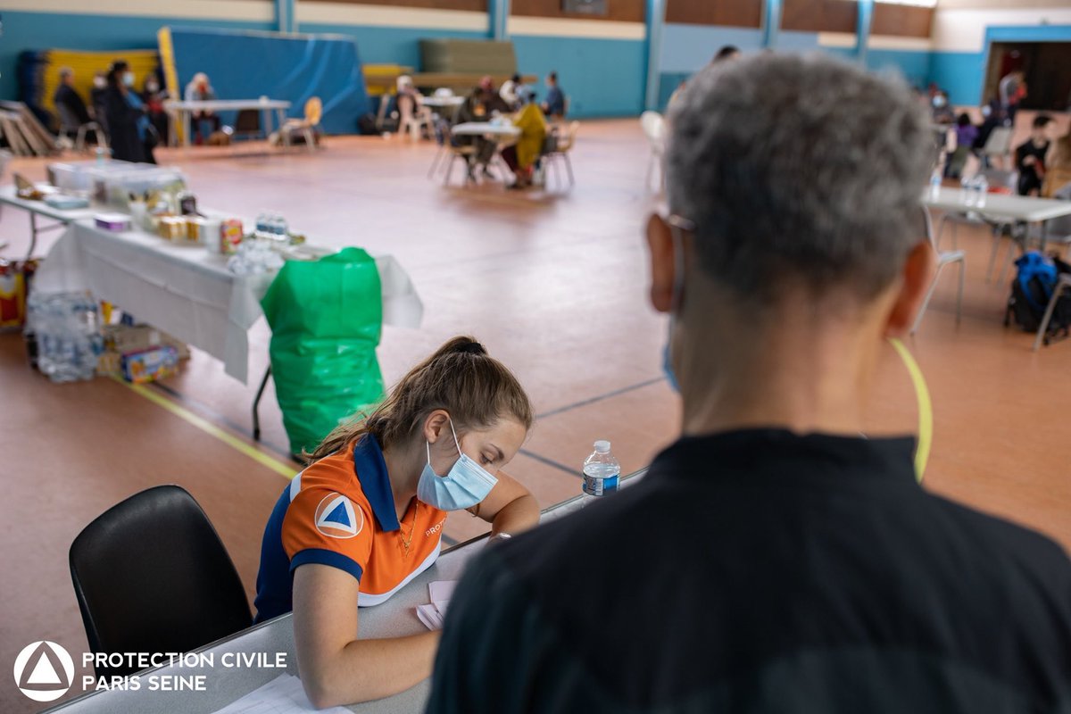 PCParisSeine's tweet photo. Retour en image sur l’engagement des bénévoles de la Protection Civile Paris Seine à #Paris14 ! 90 impliqués pris en charge durant la journée, une belle démonstration de solidarité 🤝 https://t.co/FfZULCmaBs
