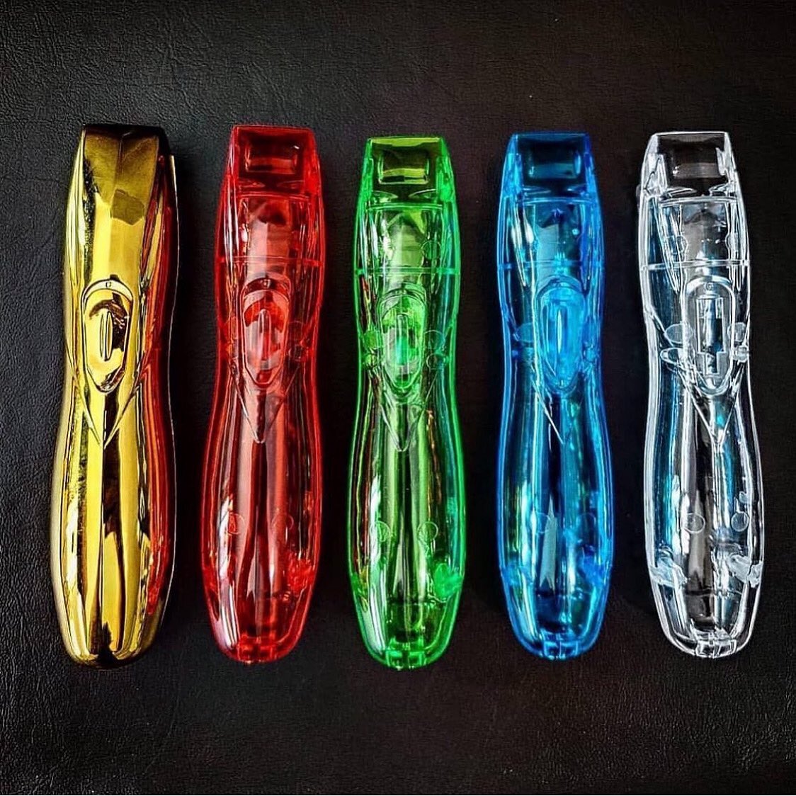 ClipperCustom's tweet image. What color? 🤔 🎨
•Carcasas Andis Slim Line Pro Li
🔥🔥🔥18,50€🔥🔥🔥
•¡Personaliza tus máquinas #Wahl y #Andis y dales un toque diferente!🔝🔝🔝
•¡Accesorios y herramientas para barbería!💈💈💈
•🚚🌎 Envíos a toda Europa
⤵️¡Haz tu pedido aquí!⤵️
📲 hairbeautyfactory.com