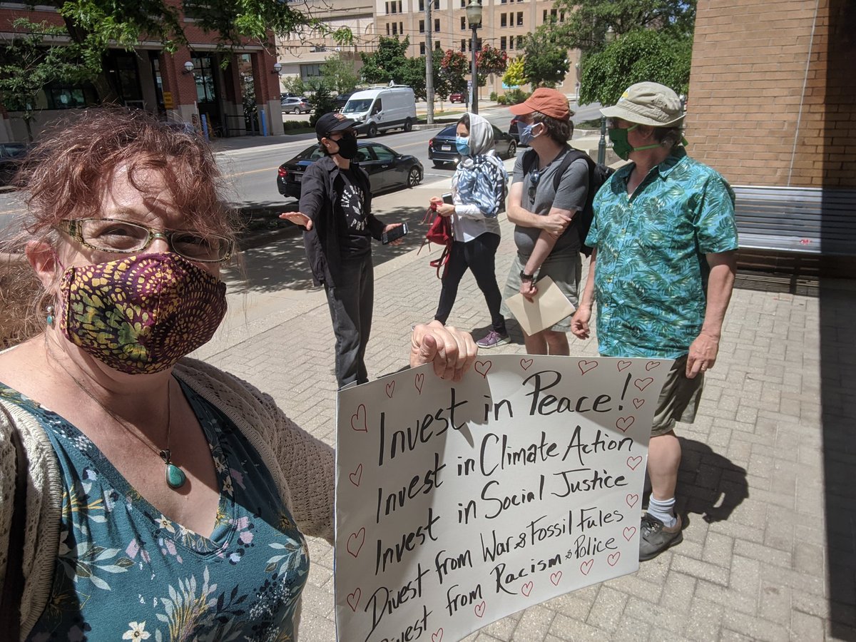 lulex's tweet photo. I attended the Peace rally at Bardish Chagger's office today calling for divestment of war &amp; to stop weapons &amp; subsidies to Saudi for war with Yemen. #StopArmingSaudi #ArmsConverationNow #GlobalCeaseFire #YemenCantWait @JustinTrudeau @FP_Champagne @BardishKW @vetshelpingvets https://t.co/SmM9o94vte