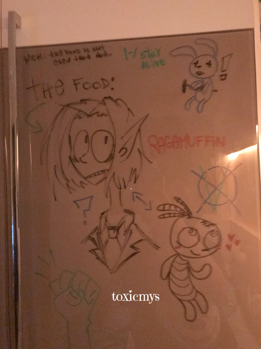 toxicmys's tweet photo. desenhar com marcadores na tela de vidro que tem na minha parede e no meu armário is my passion

#lenorethecutelittledeadgirl #lenore #ltcldg #romandirge #invaderzim #iz https://t.co/wDUUj45Svd