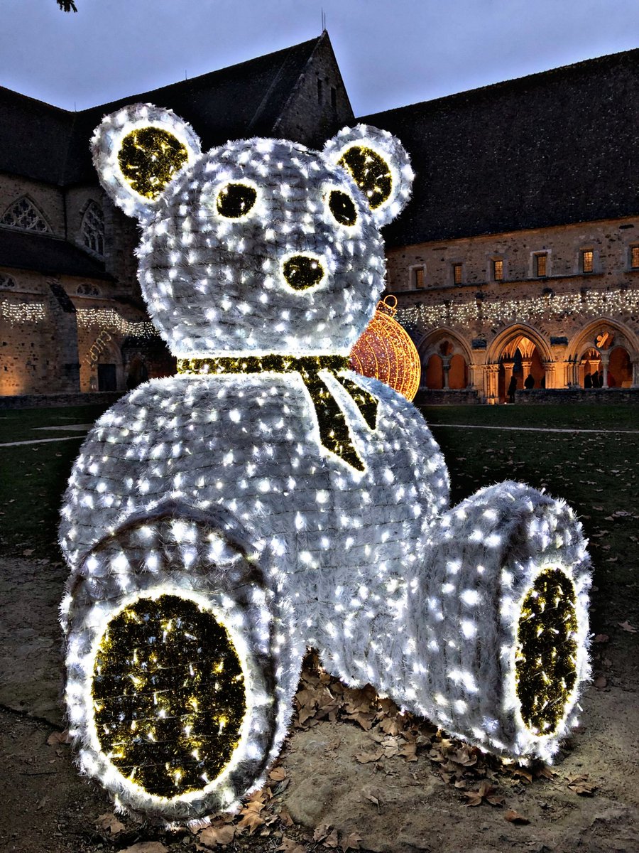 iti_hei's tweet photo. Iaorana les titi,

Petit souvenir du Mans avec le gros nounours de L'abbaye royale de l'epau.

Très belle ville riche en patrimoine et en histoire 🥰

#TAHITIAN #TAHITI #FRANCE #MANS #ABBAYEROYALEDELEPAU https://t.co/jzwjoHoqn2