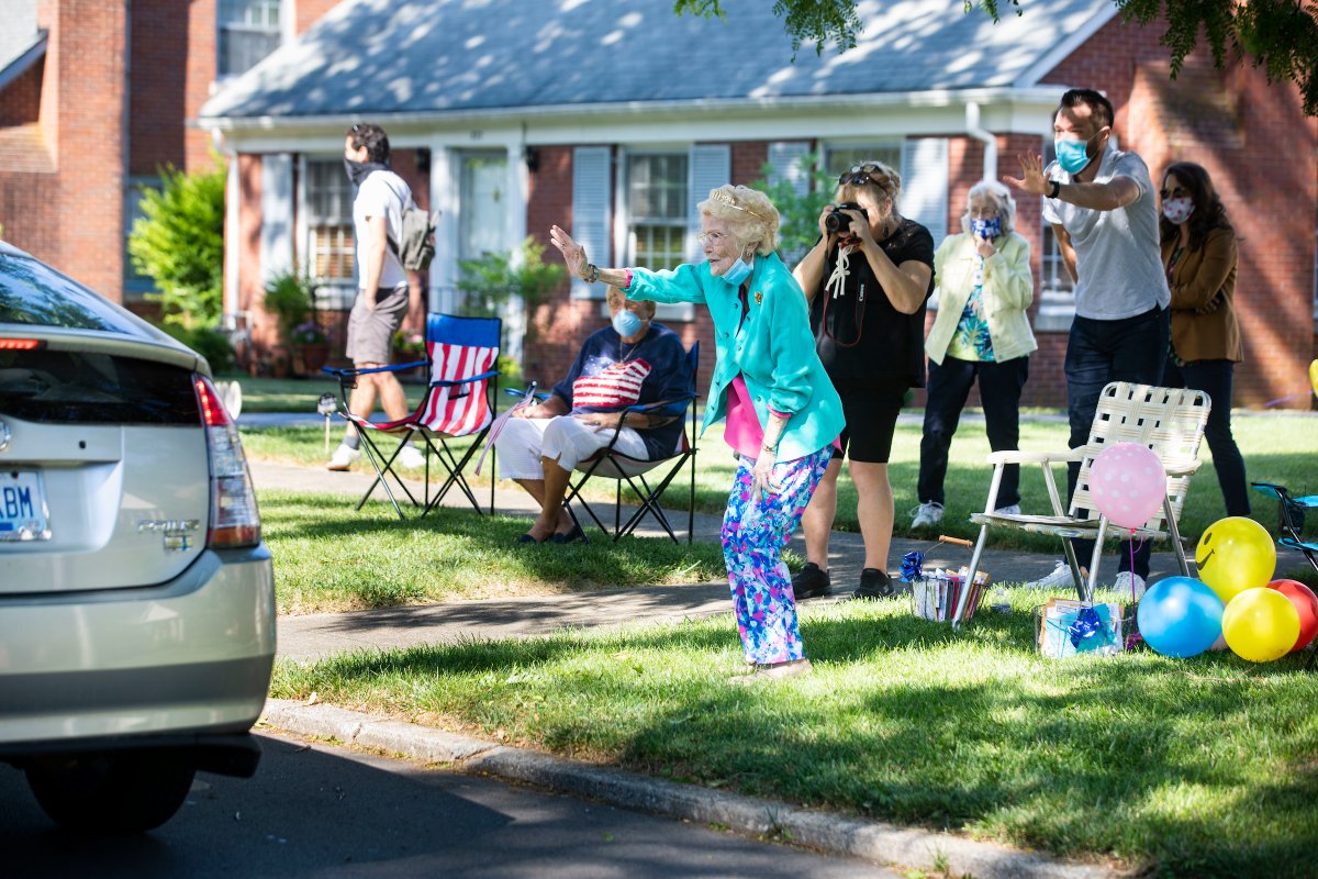 universityofky's tweet photo. A parade of cars drove by UK alumna Helen Evans' house this morning to wish her well on her 100th birthday. After graduating, Helen taught for one year before joining the Women’s Army Corp in 1942 and serving until end of World War II.

Happy birthday, Helen! 🎉💙 https://t.co/5ihiNKUmxZ