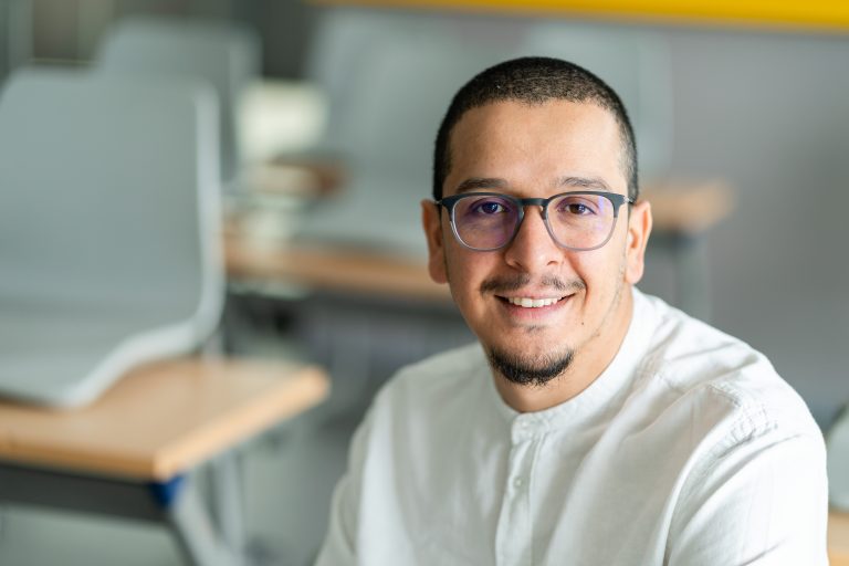 LumionAmsterdam: RT AmsterdamseKlas: De leergang geeft nieuwe energie, een positieve stroom. Voor mijzelf, maar ook voor de school. Hoe groeien we, hoe worden we sterker?' Aziz Ben Messeoud, docent 
LumionAmsterdam LLeraren #leraareenkleurrijkberoep
 
…