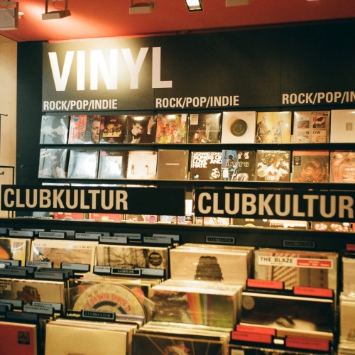 MusicNewsWeb's tweet photo. https://t.co/cGbkkwFHAS Independent Label Market team up with Bandcamp - #independentlabelmarket @IndieLabelMkt #ILMONLINE #BANDCAMPFRIDAY https://t.co/PPpjkEIHcp https://t.co/fHCLpoJlao