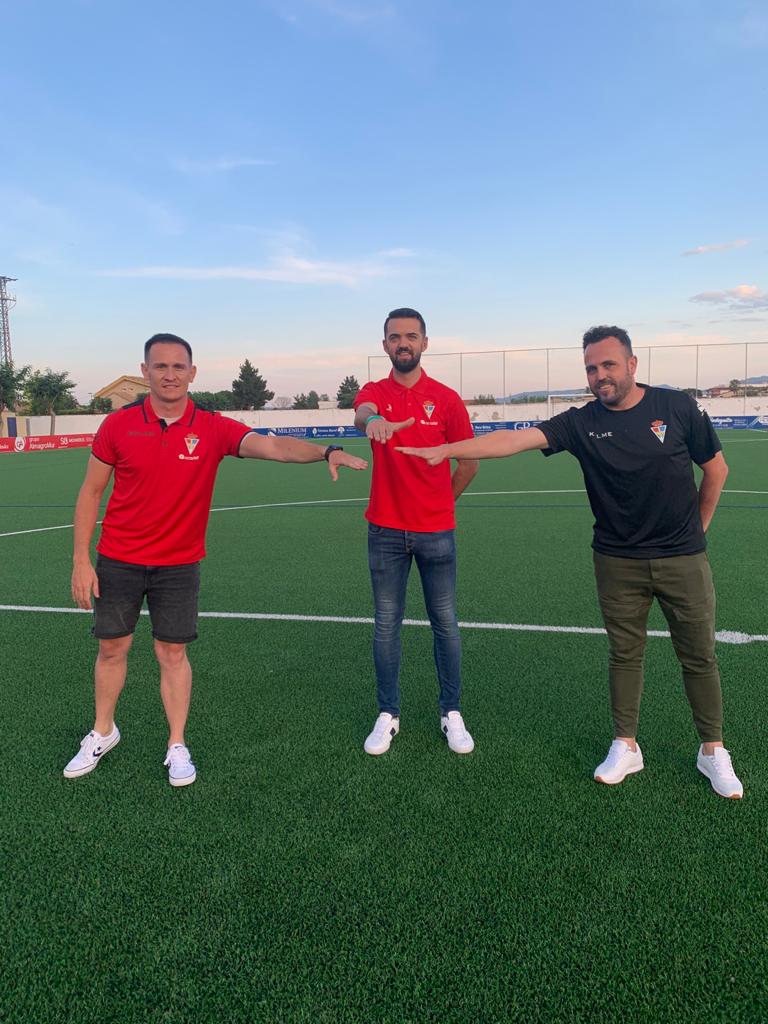 CFSantomera1's tweet photo. RENOVACIÓN | PREFERENTE

Nos complace comunicaros que Juan Antonio López “Regueras”, uno de nuestros capitanes, renueva su compromiso con nuestro club. 

El ariete ha sido una de las piezas clave del equipo en las últimas temporadas. https://t.co/lUBqaF0K5A