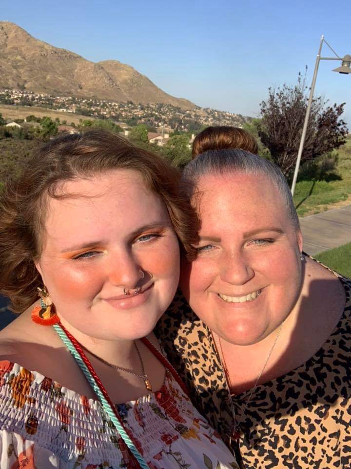 msconstuble's tweet image. My daughter and niece graduated yesterday! I am so proud of them!! On to new dreams and their future is bright!! 🎓👩‍🎓🎓 #classof2020 #OVHS #graduation #soproud