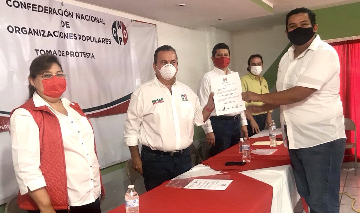 edgarmelhem's tweet photo. Inicio el día en #ValleHermoso con @RosyPesina , @AndradeRodolfo y @PelucoMx , donde tomamos protesta al nuevo dirigente de la #CNOP #GilbertoLopez, también se nombró el nuevo comité municipal de financiamiento con Jaime Guerrero como Presidente. #VamosJuntos https://t.co/8Lk3sUaS2f