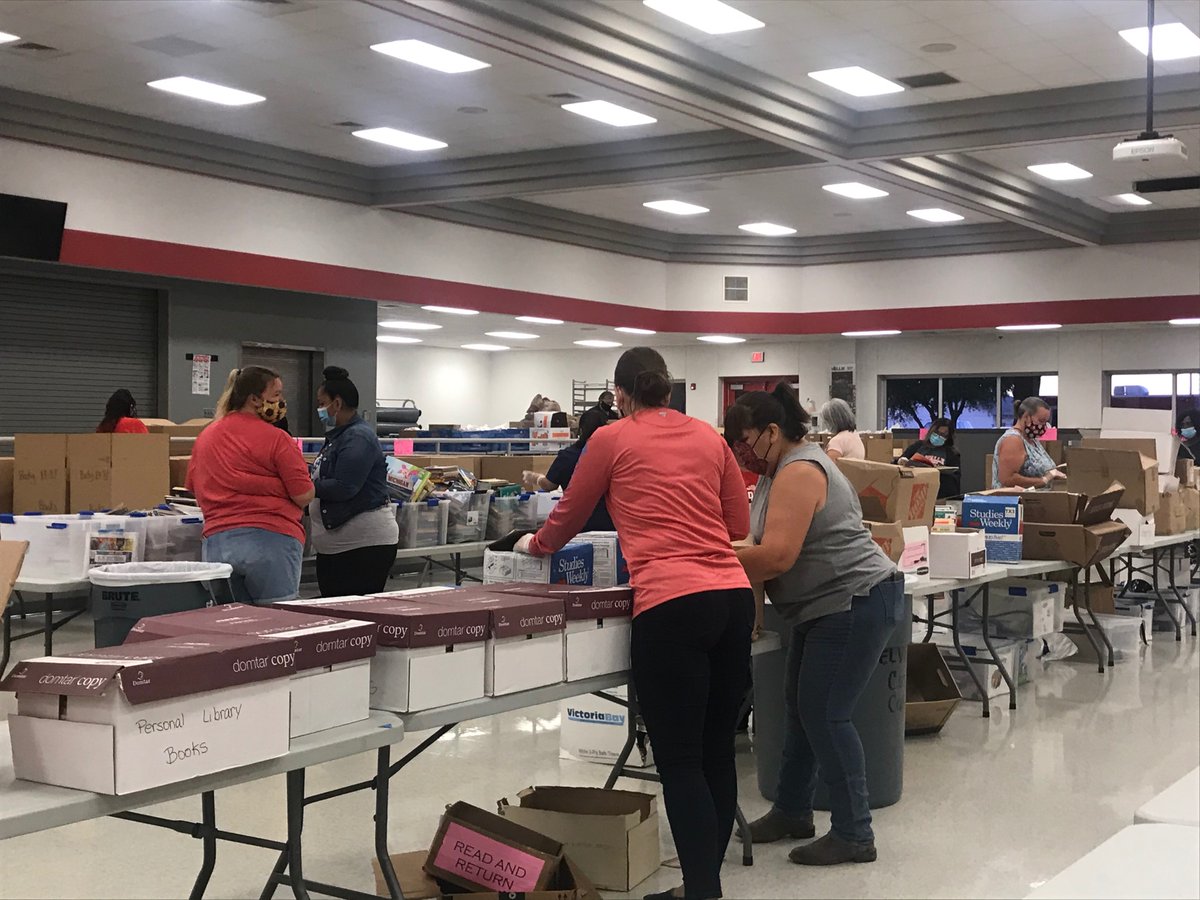 rltre's tweet photo. Books are sorted and ready to be given to students with meals on June 17th! Way to go DV team!
¡Los libros están ordenados y listos para ser entregados a los estudiantes con las comidas el 17 de junio! ¡Así se hace equipo DV!
#DVProud #DVReads https://t.co/rM6qmXats0