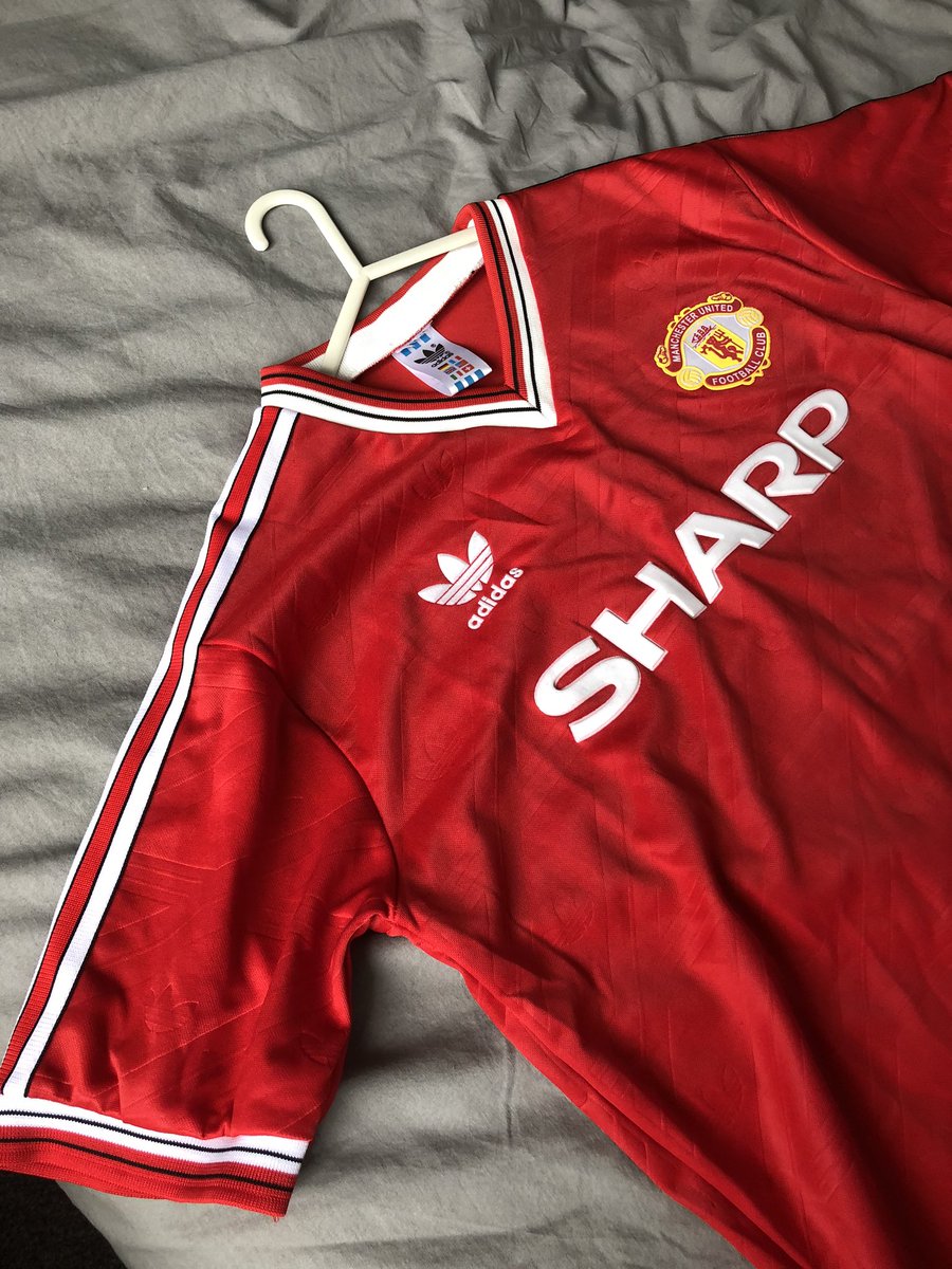 Selling this Manchester United 1986 home shirt , never worn size Medium , dm if interested 
<a href="/GOJerseyShop/">#GlazersOut Jersey Shop 🔰</a>