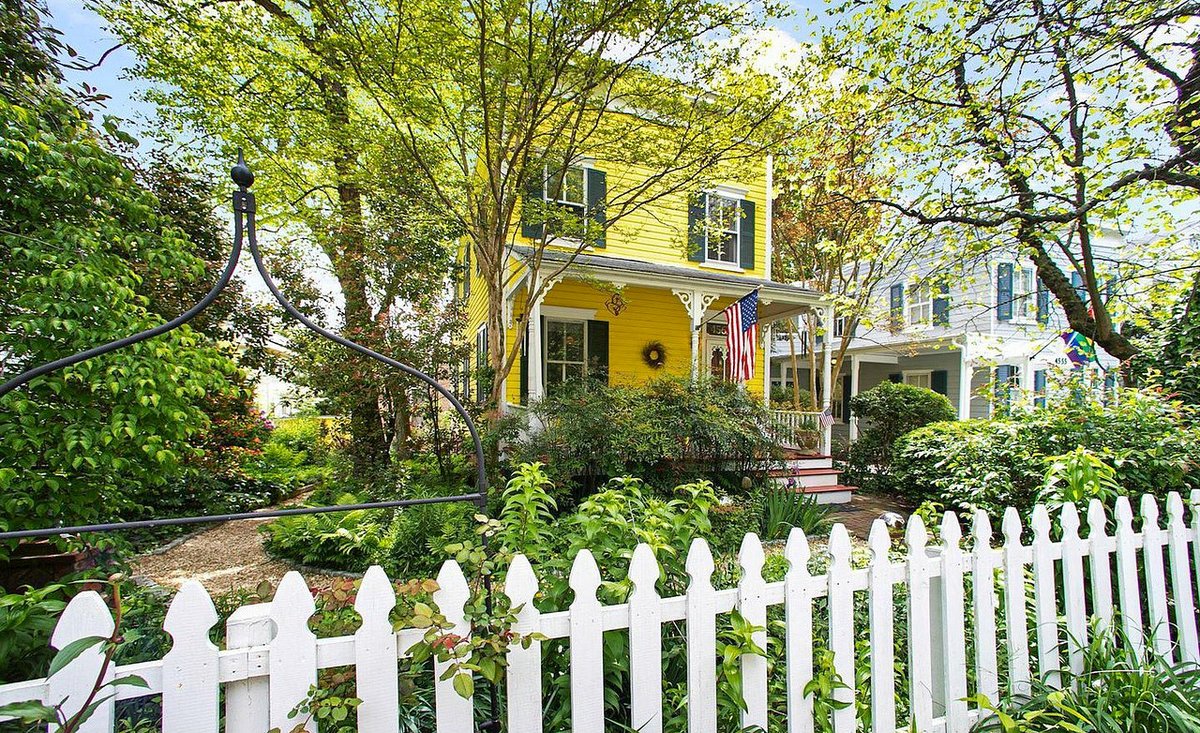 UrbanTurf_DC's tweet photo. DC Home Prices Shatter Record in May As Housing Market Rebounds From COVID-19. https://t.co/9eLEiRSmL0 https://t.co/RA0nB2CAcI
