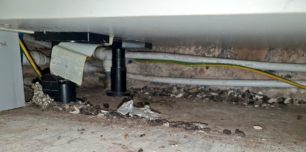 AcutePest's tweet photo. Rat activity under kitchen units in a house today. Rats are still active at the moment! #RatInMyKitchen #WhatAmIGonnaDo #CallAPC https://t.co/YC0ScJLzBl