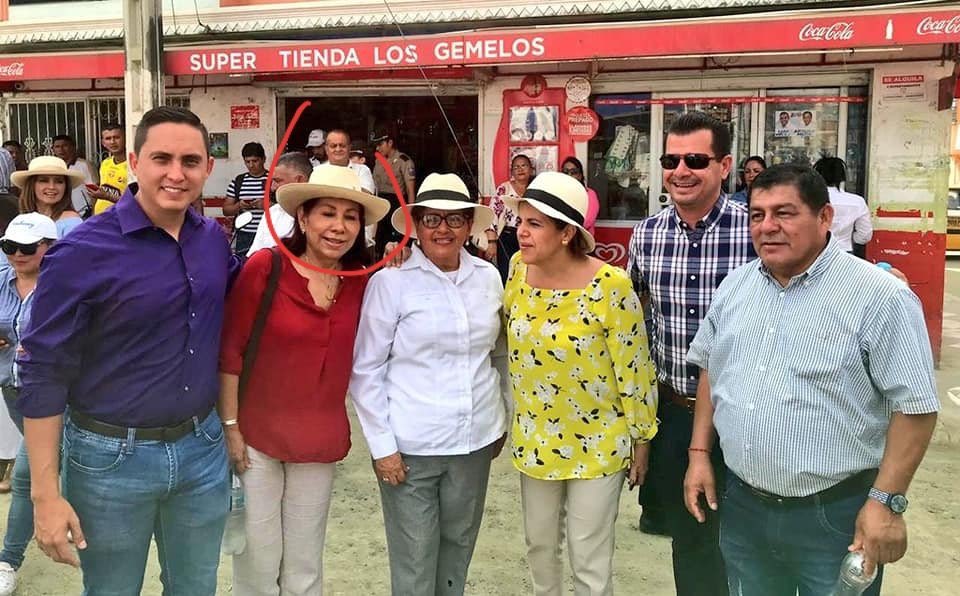 AntiCorrManabi's tweet photo. Están fumigando la función pública en la provincia de Manabí principalmente lo que puso Daniel Mendoza todavía faltan algunos , otros ya han sacado en redes fotos con él y también falta depurar lo que han puesto los otros asambleístas que todo mundo lo sabe @economista33 https://t.co/TZAODgzLf9
