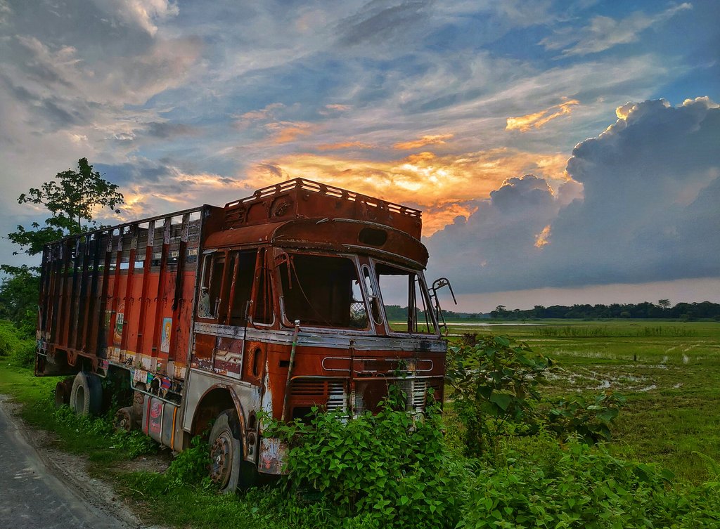 NibedanPathak's tweet photo. Ruins of a truck on the foreground of a beautiful sunset. 
#sunsets #sunsetphotography #asusphotography101 #asus5z https://t.co/zJygD7gKkZ