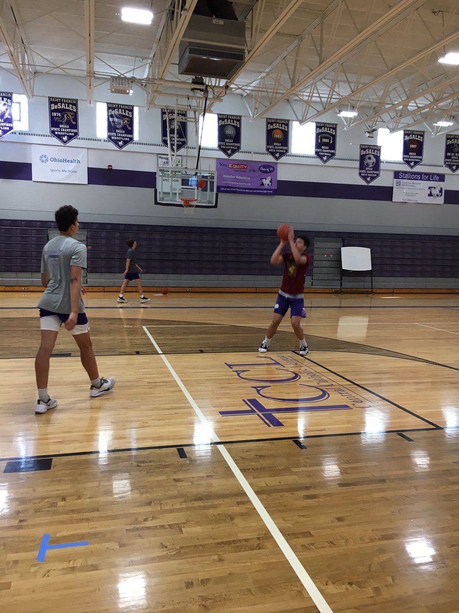 SFDBball's tweet photo. Another great day in the gym! #JYD #Family #ThreeTwenty https://t.co/aYwCgA0I2H