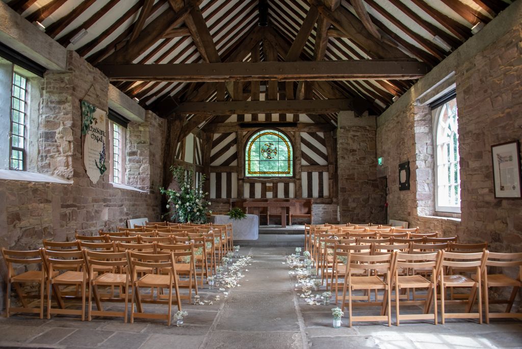 linaphotography's tweet photo. The longer you wait for something, the more you appreciate it when you get it. Weddings might be on hold for now but it'll be worth it in the end. 

#weddingseason #photographybylina #manchesterweddingphotographer #chadkirkchapel #love #weddingdecor #tbt #tbtweddingday #chapel https://t.co/m5nwhVBWpY