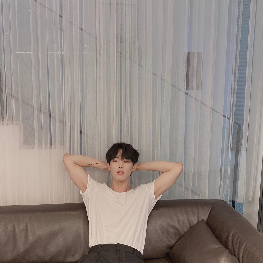 gisingcbc's tweet photo. 팔뚝이 얼굴만해욧.. https://t.co/BEXlBxCqSI