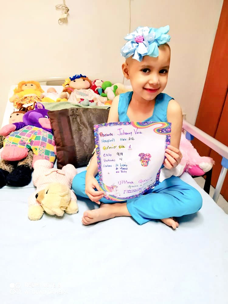 MamaLisVzla's tweet photo. Ayer nuestra gigante Johanny recibió su última quimioterapia, después de 2 años luchando contra el monstruo, que le quedó pequeño porque ella a pesar de sus 5 años nos ha dado lecciones de fortaleza. Díganme que no es un ángel 😍❤️ #NiñosLibresDeCancer #FundacionMamaLis https://t.co/Xbvrub1X9U